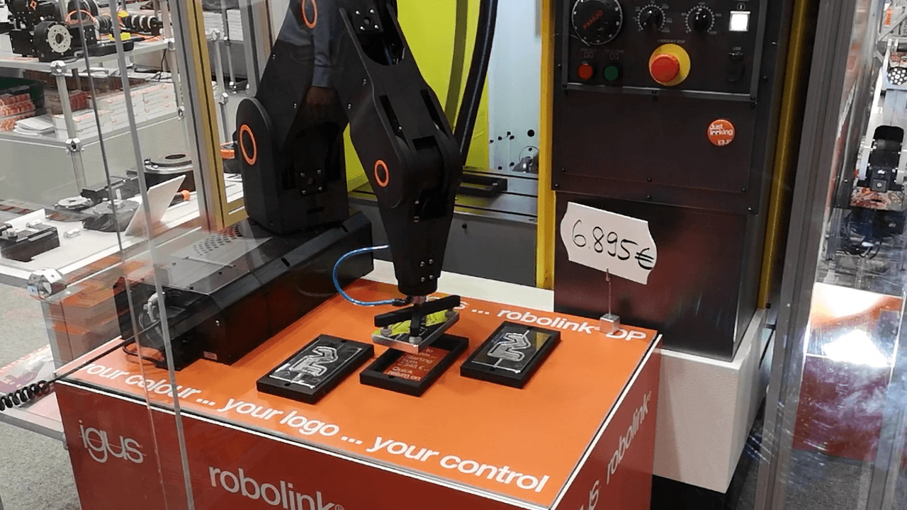 Be- und Entladen eines Fanuc Robodrill Bearbeitungszentrum